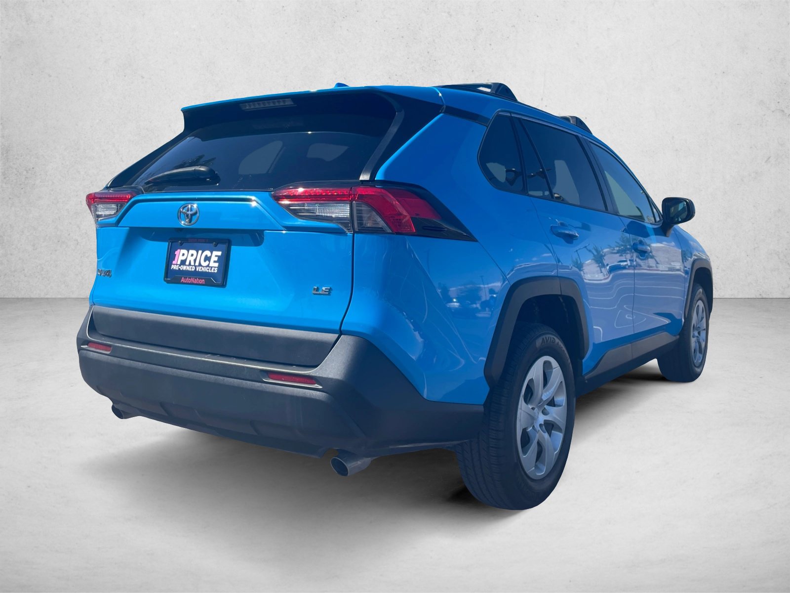 Used 2021 Toyota RAV4 LE w/ Carpet Mat Package (TMS) FWD image 5