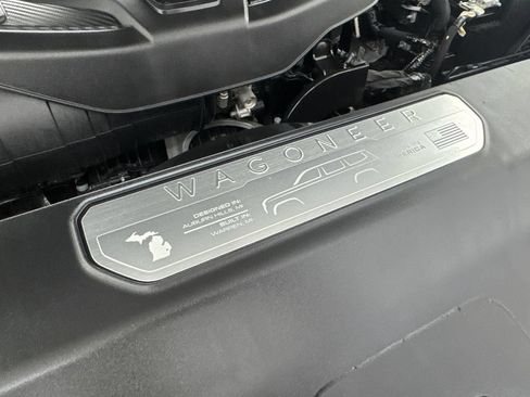 Used 2024 Jeep Wagoneer L Series II RWD image 81