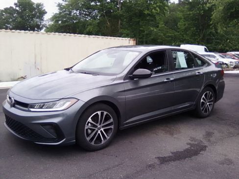 Used 2025 Volkswagen Jetta Sport FWD image 13