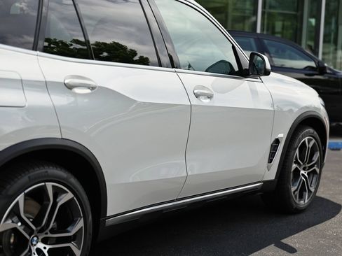 New 2026 BMW X5 xDrive50e w/ Premium Package AWD/4WD image 8