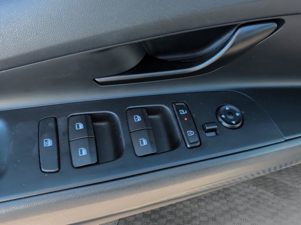 Certified 2025 Hyundai Elantra Sport FWD image 32