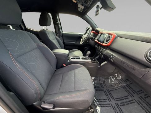Used 2019 Toyota Tacoma TRD Off-Road image 15
