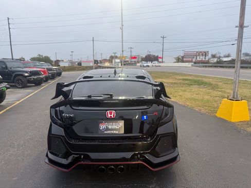Used 2018 Honda Civic Type R image 5