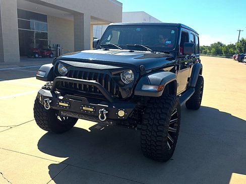 Used 2018 Jeep Wrangler Unlimited Sport S AWD/4WD image 3