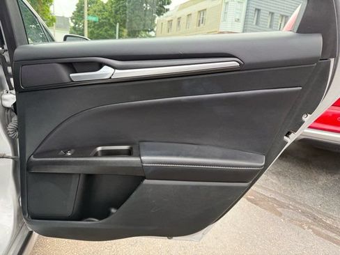 Used 2017 Ford Fusion Titanium AWD/4WD image 19