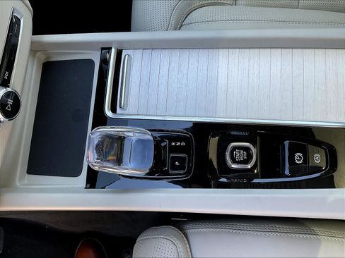 New 2026 Volvo XC60 B5 Ultra w/ Climate Package PRO AWD/4WD image 9