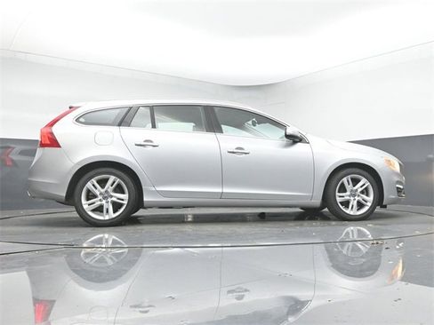 Used 2015 Volvo V60 T5 Premier image 38