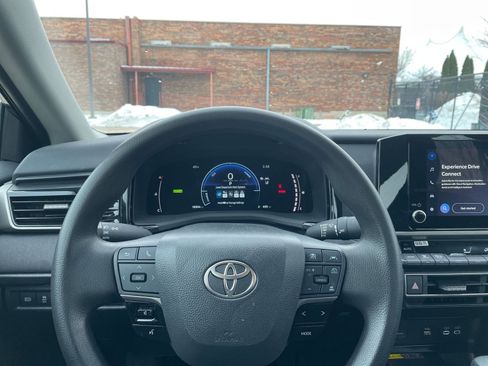 Used 2025 Toyota Camry LE image 34