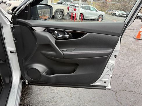 Used 2021 Nissan Rogue Sport SV w/ Technology Package image 22