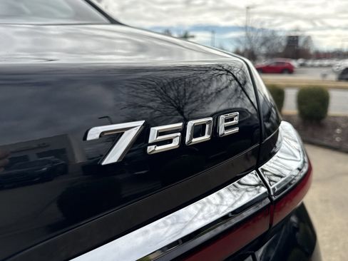 New 2026 BMW 750e xDrive image 7