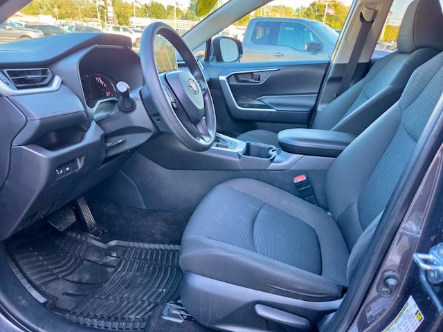 Used 2025 Toyota RAV4 LE AWD/4WD image 13