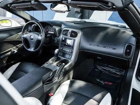 Used 2006 Chevrolet Corvette Convertible w/ Preferred Equipment Group image 20