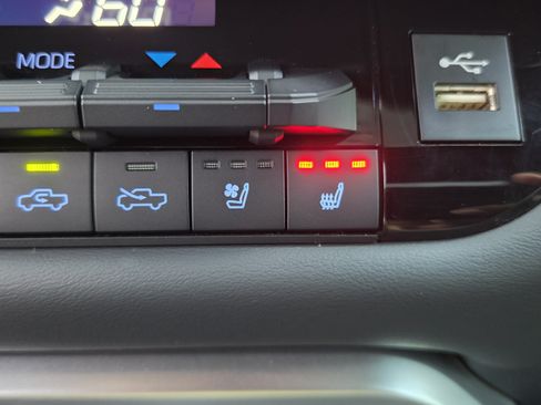 Used 2023 Toyota Tundra Platinum AWD/4WD image 26