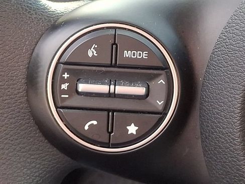 Used 2025 Kia Soul LX w/ LX Technology Package FWD image 21