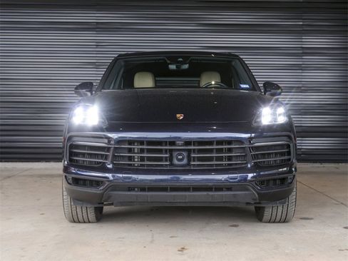 Certified 2023 Porsche Cayenne Platinum Edition image 10