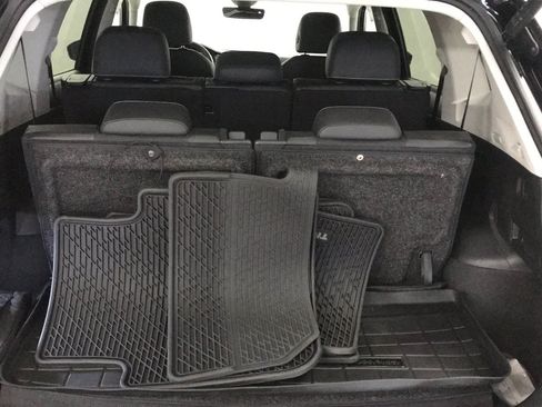 Used 2023 Volkswagen Tiguan SE w/ Panoramic Sunroof Package FWD image 14