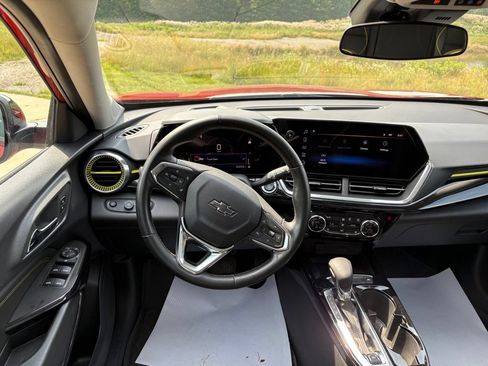 Used 2024 Chevrolet Trax ACTIV w/ Sunroof Package FWD image 45