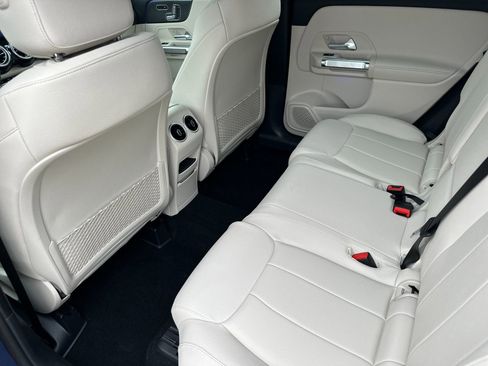 New 2025 Mercedes-Benz GLB 250 4MATIC image 12