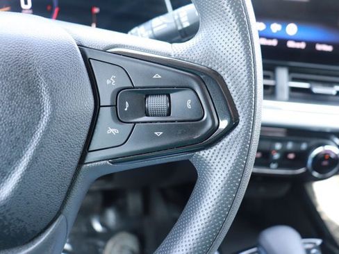 Used 2025 Chevrolet Trax LT image 19