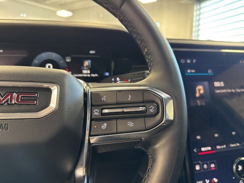 Used 2025 GMC Acadia Elevation image 17