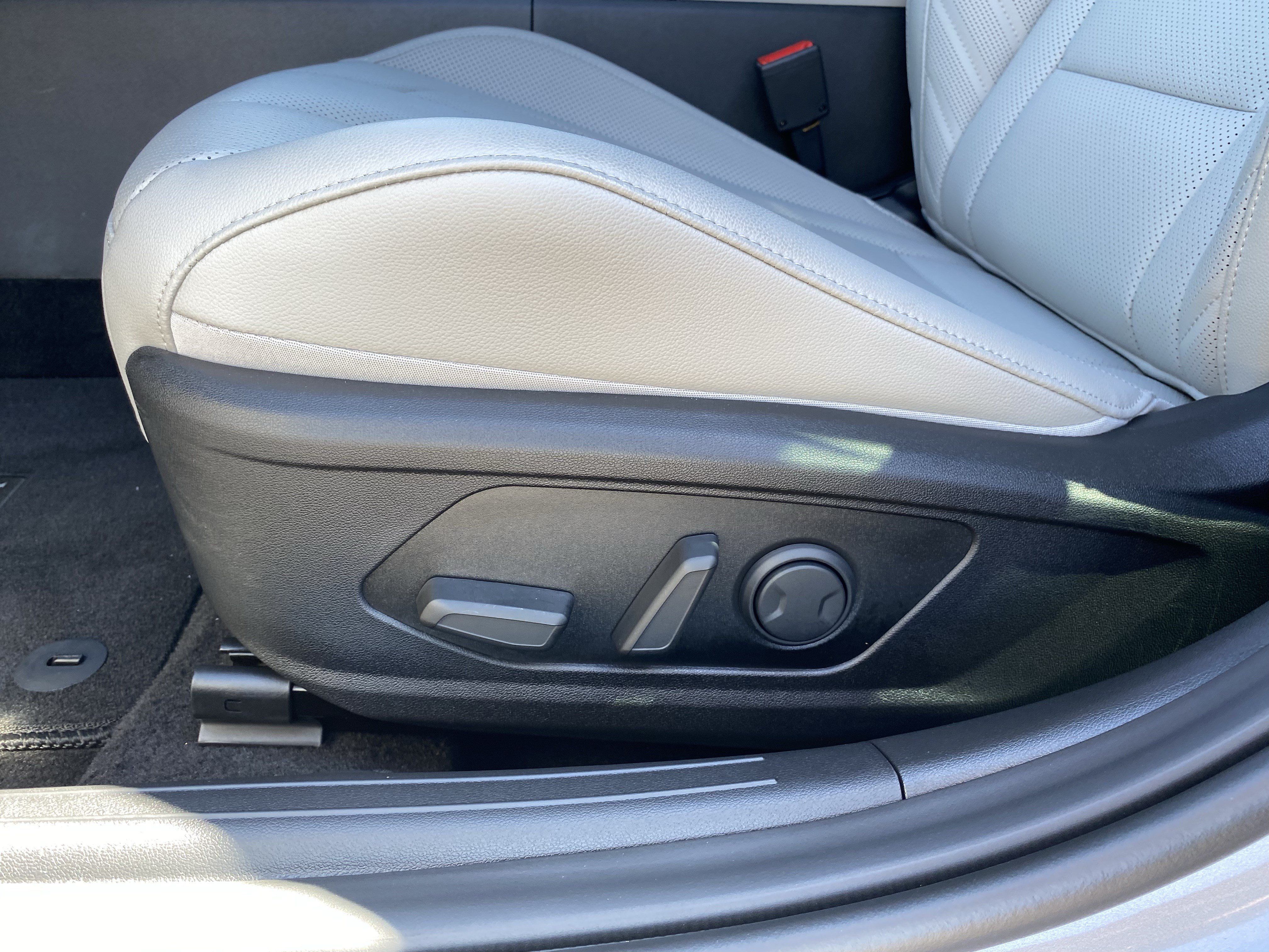 Certified 2026 Hyundai Elantra Limited FWD image 20