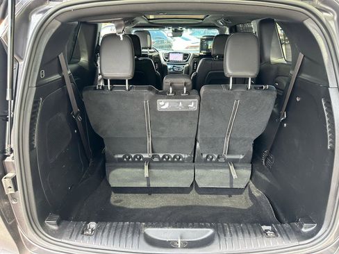 Used 2021 Chrysler Pacifica Touring-L w/ Uconnect Theater Family Group AWD/4WD image 18