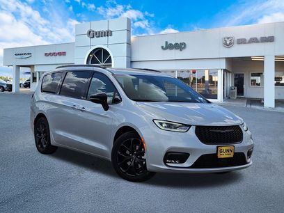 New 2026 Chrysler Pacifica Limited