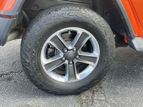 Used 2018 Jeep Wrangler Unlimited Sahara image 7