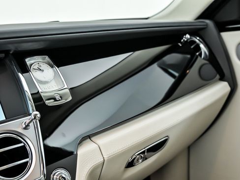 Used 2016 Rolls-Royce Ghost RWD image 38