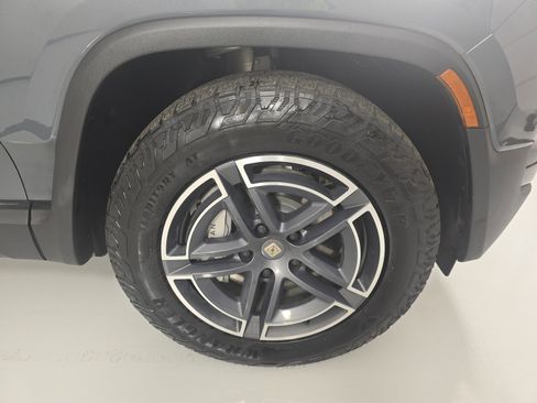 Used 2025 Rivian R1S Adventure image 11