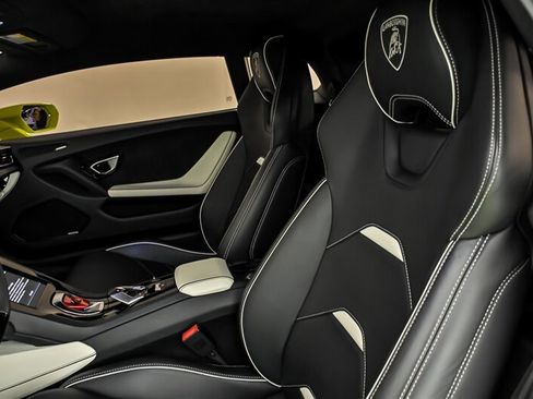 Used 2022 Lamborghini Huracan EVO RWD image 23