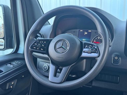 Used 2024 Mercedes-Benz Sprinter 2500 image 19