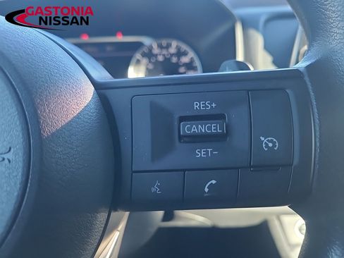 Used 2023 Nissan Rogue S image 32