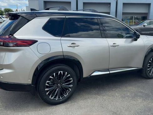 Used 2025 Nissan Rogue Platinum AWD/4WD image 7