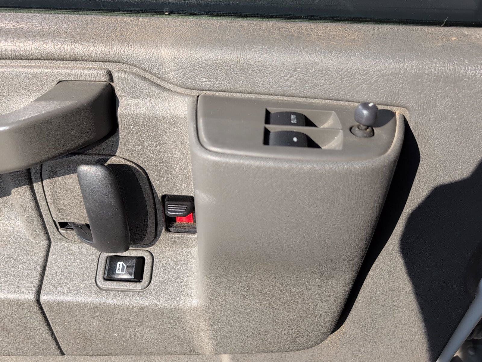 Used 2017 Chevrolet Express 2500 RWD image 14