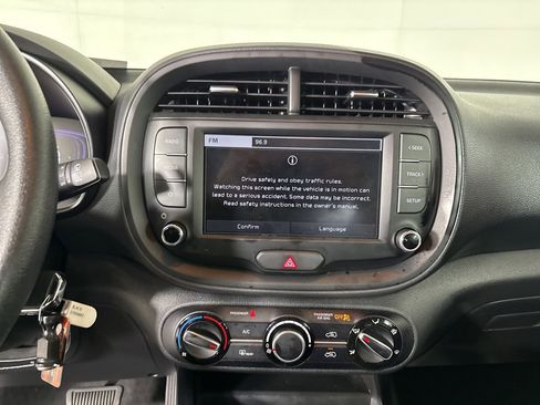 Used 2025 Kia Soul LX FWD image 14