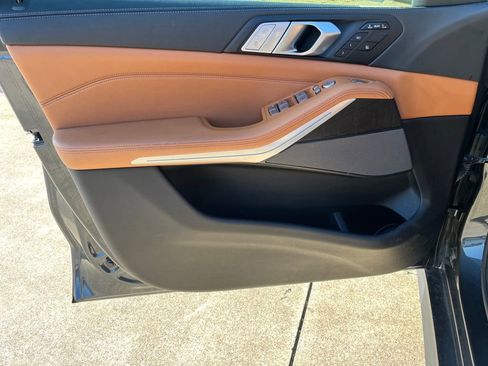 Used 2022 BMW X7 M50i w/ Cold Weather Package image 12