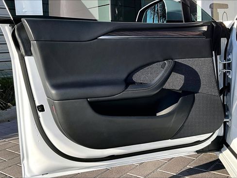 Used 2022 Tesla Model S image 22
