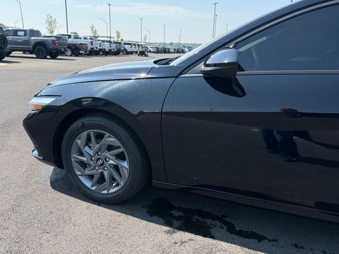 Used 2024 Hyundai Elantra SEL FWD image 29