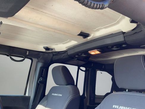 Used 2015 Jeep Wrangler Unlimited Rubicon w/ Connectivity Group AWD/4WD image 18