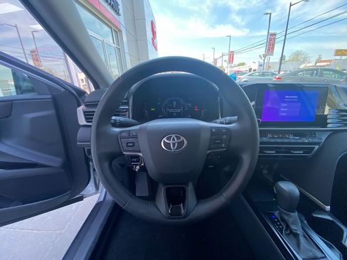 Used 2025 Toyota Camry LE w/ Convenience Package image 19