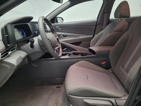 Used 2024 Hyundai Elantra SE FWD image 17