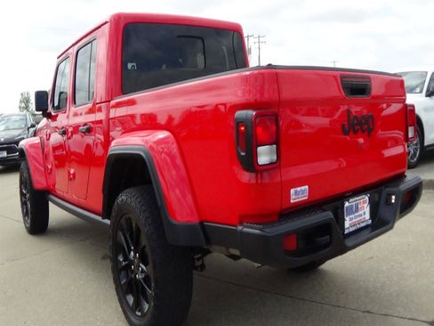 Certified 2024 Jeep Gladiator Sport AWD/4WD image 8