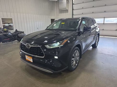 Used 2020 Toyota Highlander Platinum AWD/4WD image 4