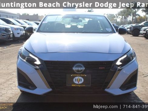 Used 2024 Nissan Altima 2.5 SR image 2