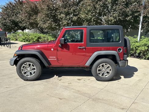 Used 2013 Jeep Wrangler Sport AWD/4WD image 9