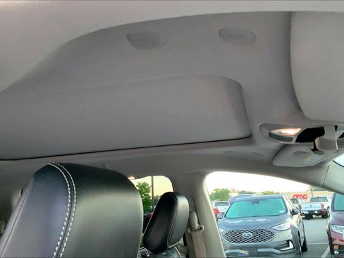 Used 2022 Chrysler Pacifica Limited FWD image 13