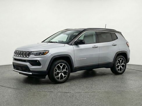 Used 2025 Jeep Compass Limited image 3
