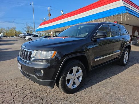 Used 2011 Jeep Grand Cherokee Laredo image 2