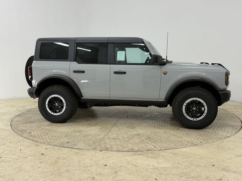 New 2026 Ford Bronco Badlands w/ Sasquatch Package AWD/4WD image 8